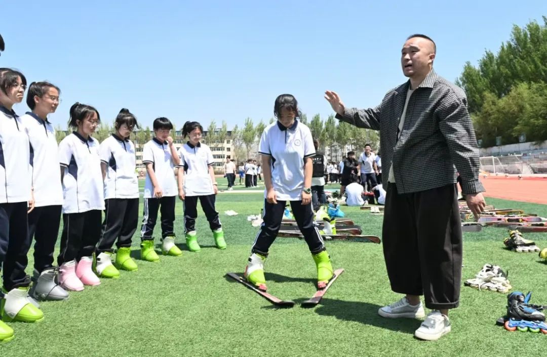 辽宁省冰雪运动进校园系列活动走进法库县高级中学